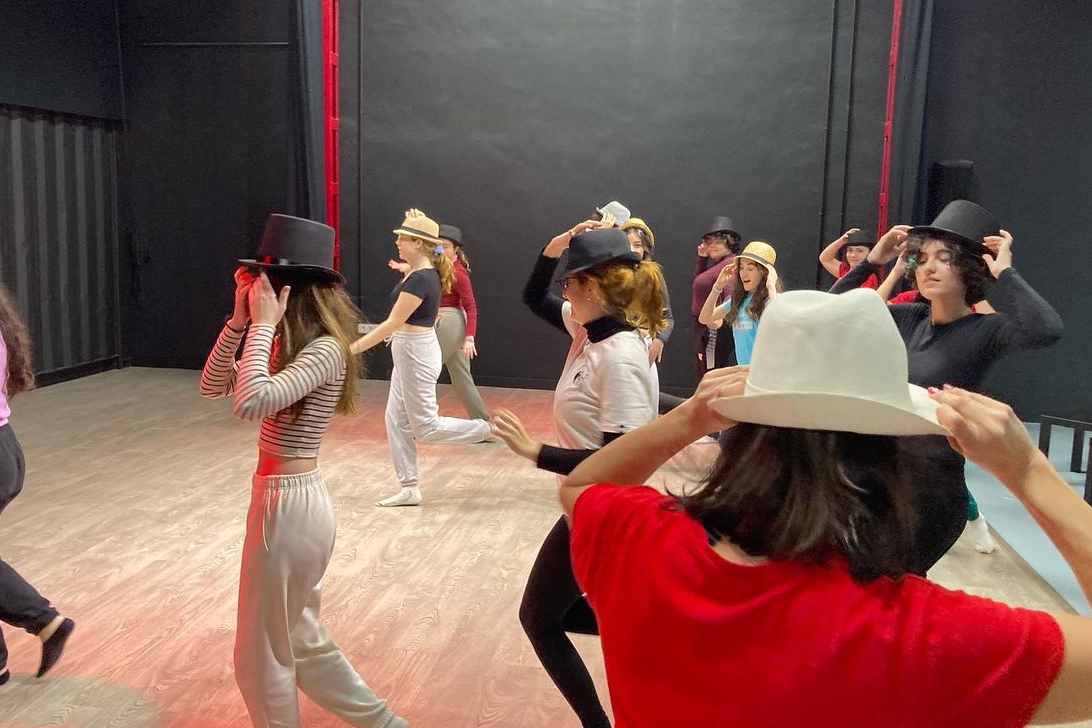 ESCUELA ARTES ESCENICAS LA HIGUERA DE LA POCA VERGUENZA CLASES TEATRO MUSICAL